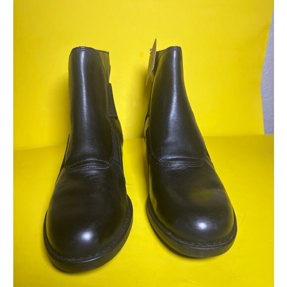 Born Black Leather Ankle Back Zipper Boots size 9 M NWT - Picture 3 of 10